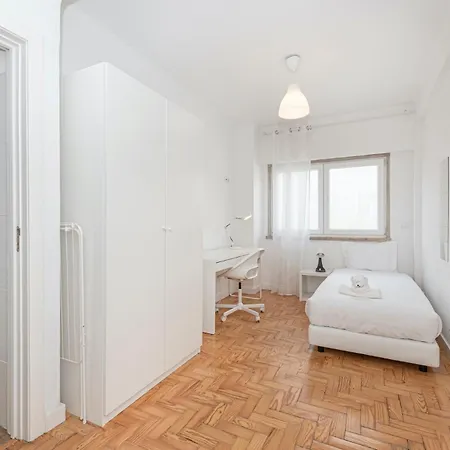 Houze Spacious Near Marques De Pombal Apartament
